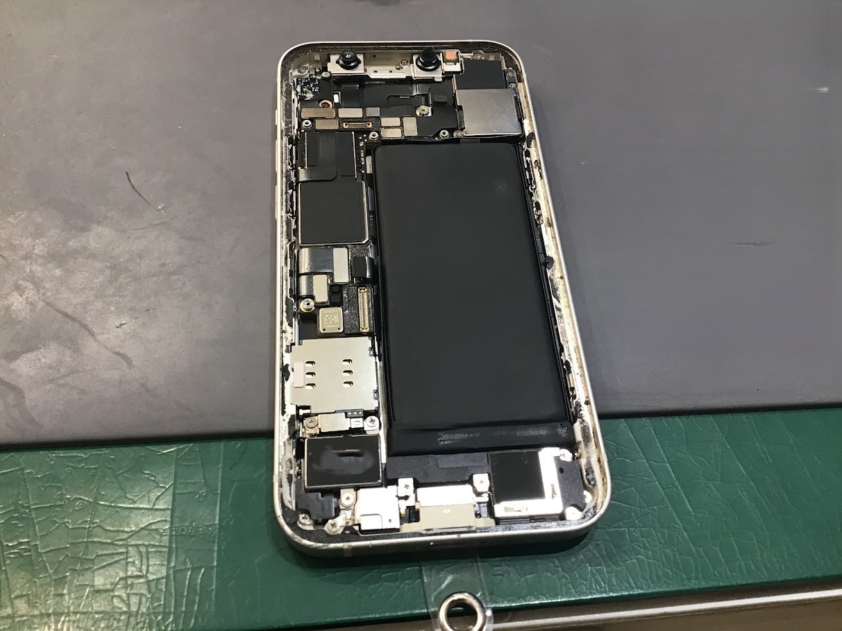 iPhone12miniのバッテリー交換ならデータそのまま修理可能なスマホ修理工房セレオ甲府店へ！